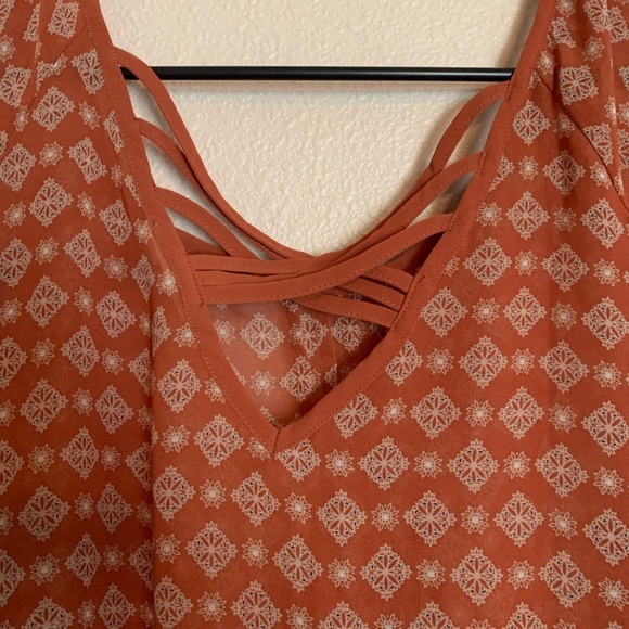 Patterned Top - Picture 2 of 2